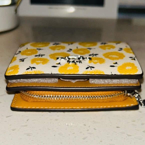 🌼 Coach Buttercup Floral Snap Wallet NWT - Picture 10 of 16
